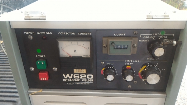 เครื่องเชื่อมพลาสติกระบบอัลตร้าโซนิค ( ULTRASONIC WELDER ) จากญี่ปุ่น ยี่ห้อ CHO - ONPA KOGYO  ขนาดถึง 600  W. ความถี่ถึง 19 kHz. (มีแค่ 6 เครื่อง )