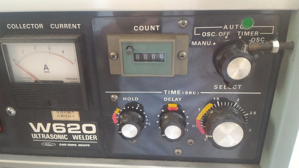 เครื่องเชื่อมพลาสติกระบบอัลตร้าโซนิค ( ULTRASONIC WELDER ) จากญี่ปุ่น ยี่ห้อ CHO - ONPA KOGYO  ขนาดถึง 600  W. ความถี่ถึง 19 kHz. (มีแค่ 6 เครื่อง )