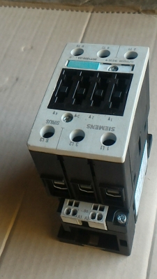แมกเนติกคอนแทคเตอร์ SIEMENS จากเยรมันทนกระแสได้ถึง 60 A.แบบใช้ไฟเสี้ยงคอยล์ 24 V.