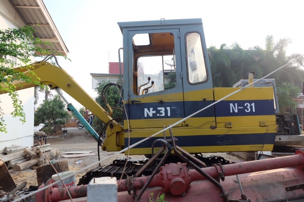 ขายรถแบคโฮ NISSAN 40 ปั๊มเฟือง 3 ตอน เครื่องนิสสัน 3 สูบ ราคา 160000