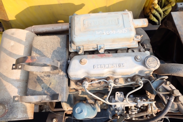 ขายรถแบคโฮ NISSAN 40 ปั๊มเฟือง 3 ตอน เครื่องนิสสัน 3 สูบ ราคา 160000