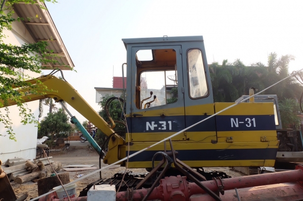 ขายรถแบคโฮ NISSAN 40 ปั๊มเฟือง 3 ตอน เครื่องนิสสัน 3 สูบ ราคา 160000