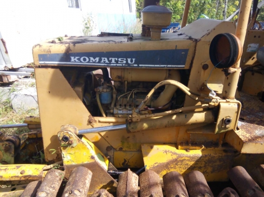 รถ แท็กเตอร์ KOMATSU / D2 - 5.   ( รถเช็กนอก. )    สนใจติดต่อ  081 - 6079515