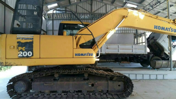 ขายครับ   komatsu .pc200.8รถใช้ 8 พันช้วโมงทุกอย่างเต็ม 100เครื่อง เอกสารอินวอยซ์ สวยๆครับ