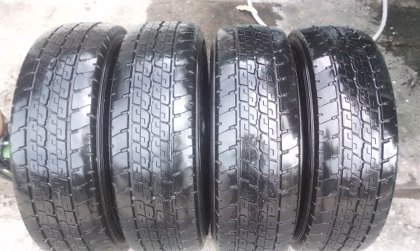 ขายยาง Dunlop 215/70/15 ปี 13