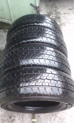 ขายยาง Dunlop 215/70/15 ปี 13