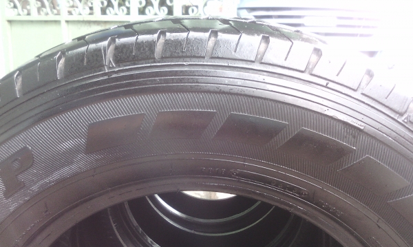 ขายยาง Dunlop 215/70/15 ปี 13