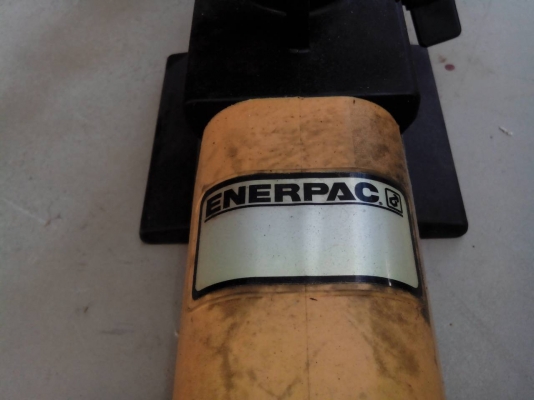 ปั๊มไฮดรอริกโยกมือ ENERPAC P392 Made in USA