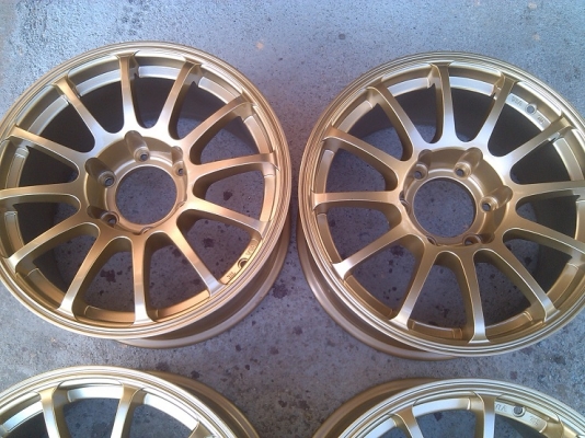 ล้อ ขอบ 17 สีทอง ไร้ริ้วรอยคับ หน้ากว้าง 8.5 หลัง 9.5