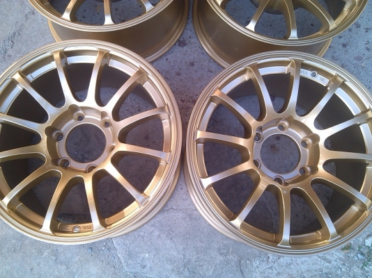 ล้อ ขอบ 17 สีทอง ไร้ริ้วรอยคับ หน้ากว้าง 8.5 หลัง 9.5