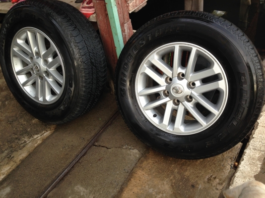 ขายแม็กวีโก้ขอบ 17 ยาง bridgestone ปี 14