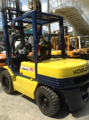 +++ ขายโฟล์คลิฟท์  KOMATSU FD30-11  ขนาด 3  ตัน  เครื่องยนต์ดีเซล  ISUZU   เสา  3  เมตร  เกียร์ธรรมดา  งา 1,070  มม.  ยางตันครับ