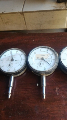 ไดอัลเกจ เครื่องมือวัดละเอียด ยี่ห้อ mitutoyo รุ่น 2046F วัดได้ 0.01 มม. ตัวละ 300 บ.