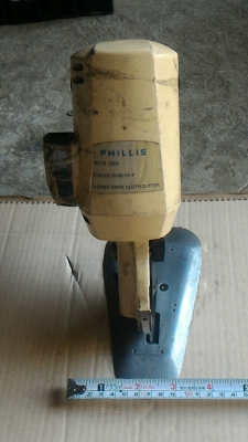 เครื่องตัดผ้า PHILLIS แบบใบมีดกลม 4 นิ้ว มีเหลี่ยมๆนิดๆช่วยให้ตัดผ้าได้ดี มีชุดเจียร์แต่คมใบมีดพร้อม