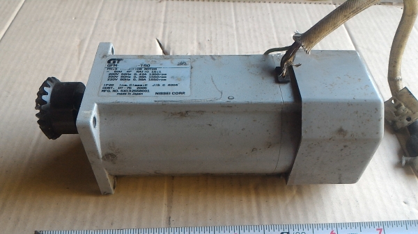 มอเตอร์เกียร์ทดจากญี่ปุ่น NISSEI ขนาด 60 W. อัตราที่ 15 : 1 ทดแล้วหมุนที่ 103 รอบต่อนาทีแรงบิดสูง และเงียบ ต่อหมุนซ้าย - ขวา ได้
