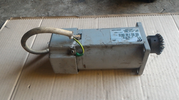 มอเตอร์เกียร์ทดจากญี่ปุ่น NISSEI ขนาด 60 W. อัตราที่ 15 : 1 ทดแล้วหมุนที่ 103 รอบต่อนาทีแรงบิดสูง และเงียบ ต่อหมุนซ้าย - ขวา ได้