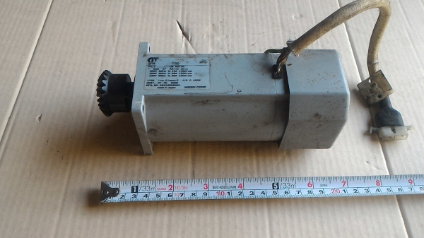 มอเตอร์เกียร์ทดจากญี่ปุ่น NISSEI ขนาด 60 W. อัตราที่ 15 : 1 ทดแล้วหมุนที่ 103 รอบต่อนาทีแรงบิดสูง และเงียบ ต่อหมุนซ้าย - ขวา ได้