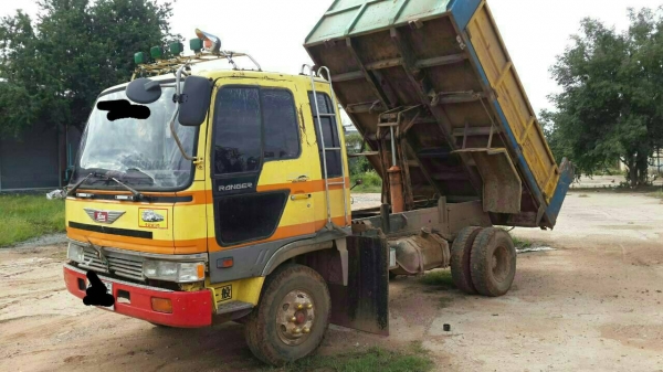 ขายด่วน HINO FD171B ดั้มสภาพพร้อมใช้งาน เครื่องHO7C เบรคทริฟฟี่ พ่วงมาลัยเพาเวอร์ เครื่องดี คัชชีสวย ยางพร้อมใช้งาน เอกสารพร้อมโอน