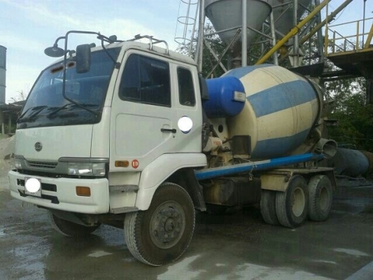 รถโม่ปูน 10 ล้อ