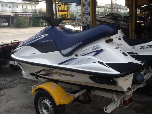 ขายYamaha. 800 ถูกๆครับ สภาพสวย ไม่มีที่เก็บแล้ว ลากเข้าลากออกทุกวัน