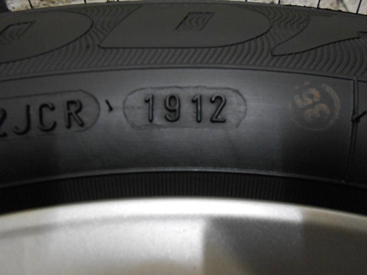 ขายล้อแม็ก honda jazz ขอบ 15 พร้อมยางปี 12 ขายล้อแม็ก honda jazz ขอบ 15 พร้อมยางปี 12