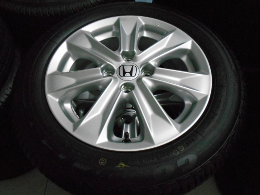 ขายล้อแม็ก honda jazz ขอบ 15 พร้อมยางปี 12