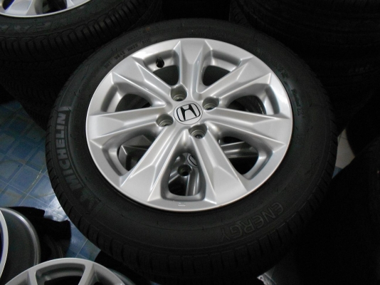 ขายล้อแม็ก Honda jazz Hybrid ขอบ 15 พร้อมยาง ป้ายแดง