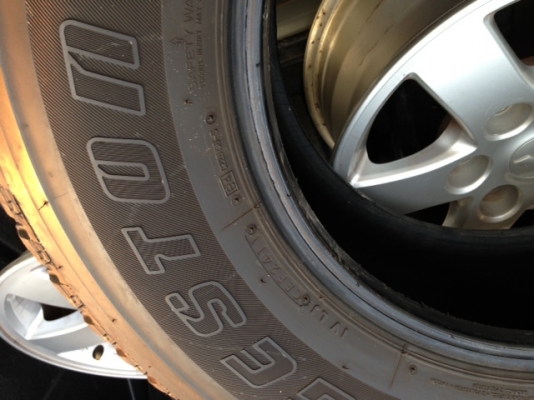 ขายยาง 265 70 R16 ปี10-11 >> 080-9156795 >> ขายยก 4 เส้น 11,500 บาท