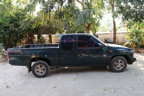 รถกระบะ Nissan Big M