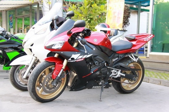 บรีส ลำลูกกา // ขาย R1 ปี03 หัวฉีด แต่งเต็มคัน ท่ออะคาฟลู โช้คหลังโอลีนตัวท็อป