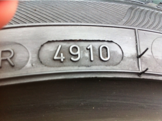 ขายยางขอบ 15 เตี้ยๆ 1ชุดครับ