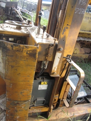 ขาย-รถยกแบตเตอรี่ไฟฟ้า TOYOTA: FBR9 ขนาด 900 kg พร้อมตู้ชาร์ตแบตเตอรี่ มือสองเก่าญี่ปุ่น