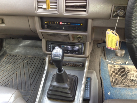 ISUZU TFR มังกรทอง SPACE CAB 2.5 MT ปี 37 เครื่องแห้งแรงดี ภายในเก๋งสวยครบพร้อม แอร์เย็น พวงมาลัยเพาเวอร์ ขับง่ายขับสบาย กระบะไม่มีผุ ช่วงล่างดีคัชซีสวยไม่ผุ ยางสภาพดี 70\% พร้อมใช้งาน เอกสารทะเบียนภาษีเต็มครบไม่มีขาดพร้อมโอน ราคาต่อรองได้ครับ