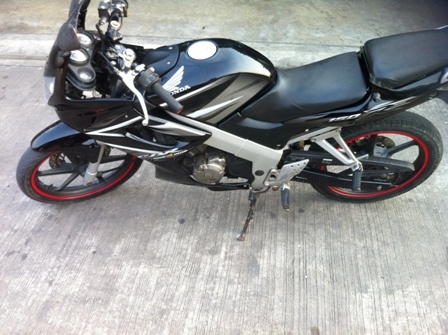 รูปเพียบCBR150CC.ภาษีถึง พ.ค56 สีสวยมากรถปี 45 รถกรุงเทพ