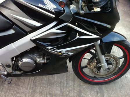 รูปเพียบCBR150CC.ภาษีถึง พ.ค56 สีสวยมากรถปี 45 รถกรุงเทพ