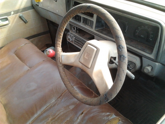 ISUZU KB 2200 Diesel สภาพดีพร้อมใช้งาน เครื่องแรงดีเดิมไม่มีปัญหาเลยครับ ภายในเก๋งคอนโซลอยู่ครบพร้อม กระบะมีผุบ้างเล็กน้อย ช่วงล่างคัชซีดี ยางสภาพดี 60\% พร้อมใช้งาน เอกสารเล่มทะเบียนครบ ราคาต่อรองได้ครับ