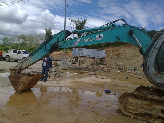 SK100-5 เครื่องพัง ขายตามสภาพ มึเอกสารครบ(ฝาข้างมีครบ)