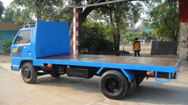 ISUZU NKR 100แรง พื้นเลียบ ดาวน์45000ผ่อน7500/48เดือน