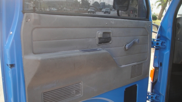 ISUZU NKR 100แรง พื้นเลียบ ดาวน์45000ผ่อน7500/48เดือน