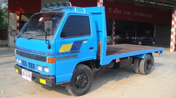 ISUZU NKR 100แรง พื้นเลียบ ดาวน์45000ผ่อน7500/48เดือน