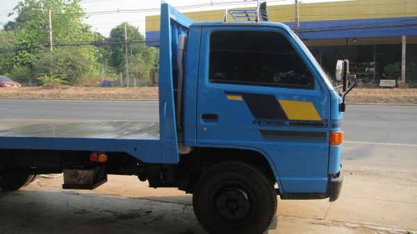 ISUZU NKR 100แรง พื้นเลียบ ดาวน์45000ผ่อน7500/48เดือน