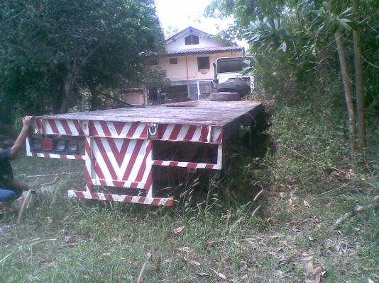 ขายหางพื้นเรียบ2เพลาเอาไปเลยมียาง2เส้น(ด่วนๆๆไม่มีที่จอด)