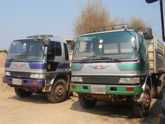 ขายยกชุด 3m 2 คันและ hino EK100 1 คัน