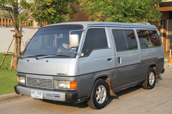 ขายรถตู้ NISSAN URVAN พร้อมใช้งาน