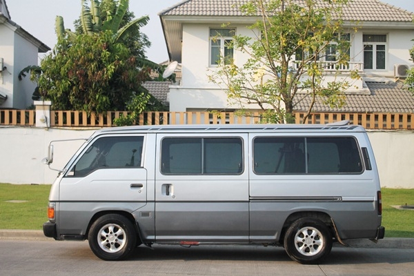 ขายรถตู้ NISSAN URVAN พร้อมใช้งาน