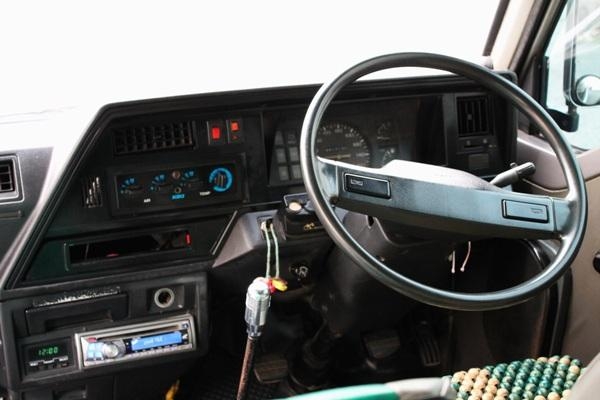 ขายรถตู้ NISSAN URVAN พร้อมใช้งาน