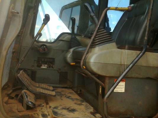 รถแบคโฮ KOMATSU  200 - 6   สนใจติดต่อ 081 - 6079515