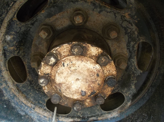 ขายด่วนรถสิบล้อสองเผลาหลงเทอโบรถถังนํ้าเครื่อง220แรงม้า