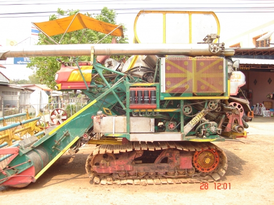 ขายรถเกี่ยวไทยเส็งยนต์พญามด 12 ht อุ้มปรับระดับ ขายรถเกี่ยวไทยเส็งยนต์พญามด 12 ht อุ้มปรับระดับ