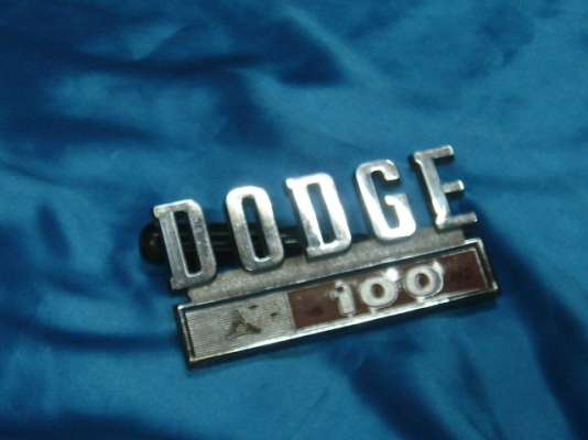 ขายป้ายโลโกสแตนเลสรถโบราณ DODGE D100